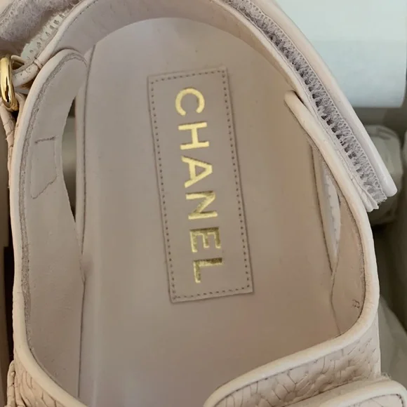 Chanel Dad Sandals Medallion Light Pink Calfskin Size 38.5 NWT - Picture 10 of 13